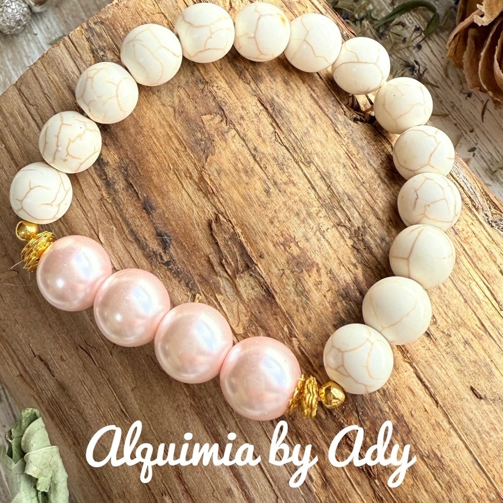 🌸 Keepsake Grace | Chunky White & Pink Bracelet with Gold Accents